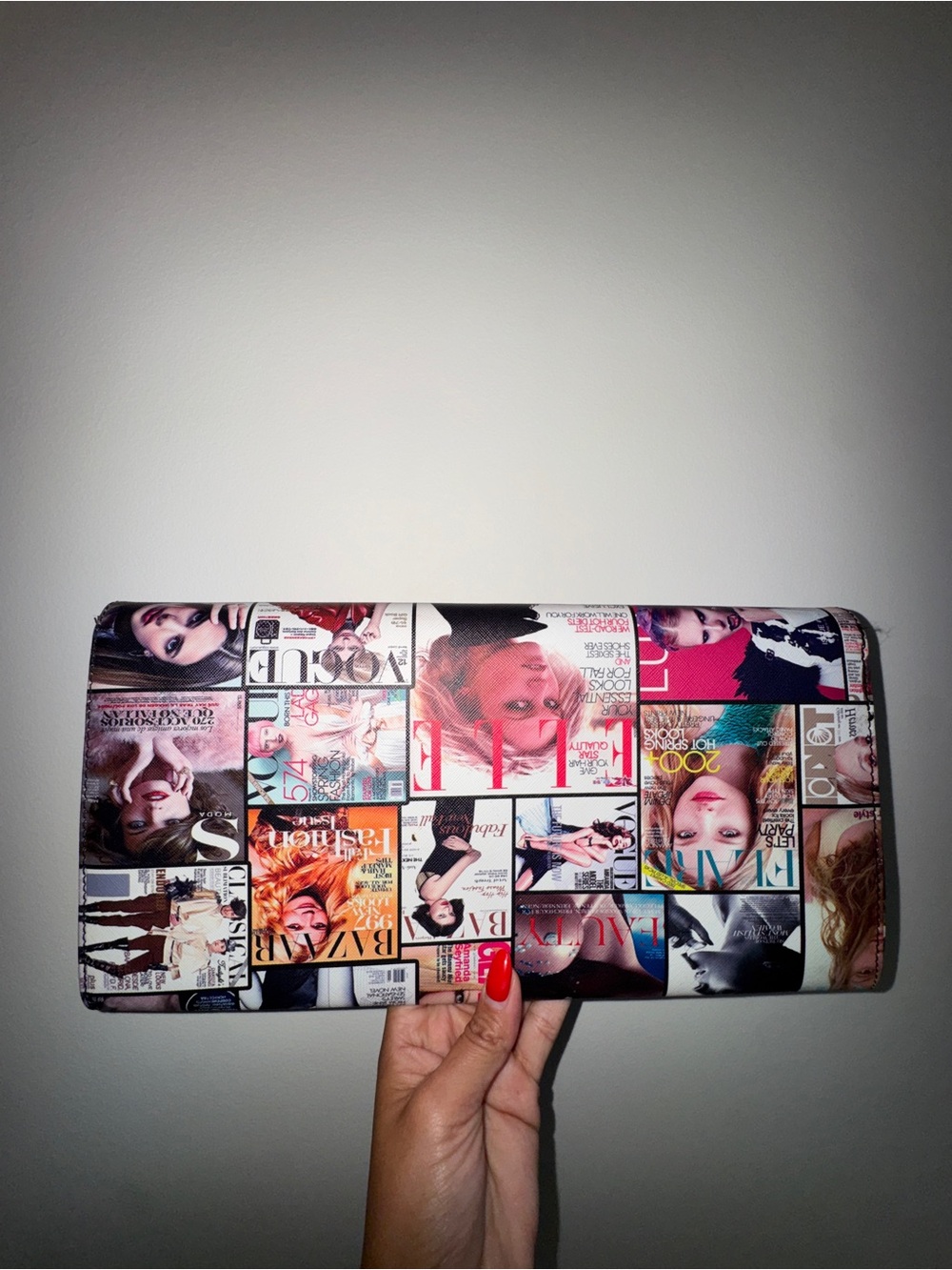 Vouge Print Clutch Bag in Multi-Color